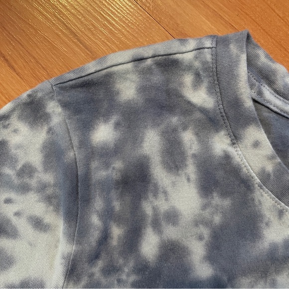 Old Navy Graphic Tee - Picture 10 of 13